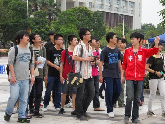 40 am 4月21日,深圳大学建筑与城市规划学院选派的88名优秀团委学生会